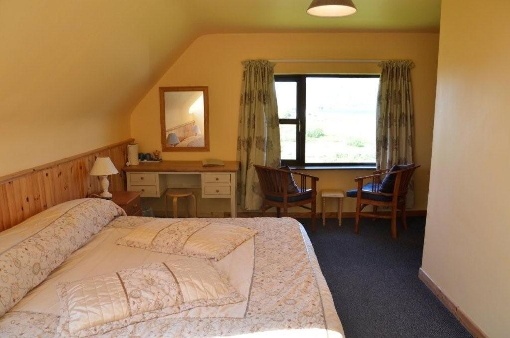 Decourcey'S Hazelbrook Farmhouse B&B Cleggan Quarto foto